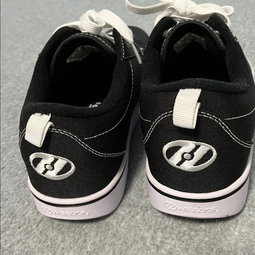 Heelys Pro 20 HES10393 Shoes Youth Boys Size 7 Black White